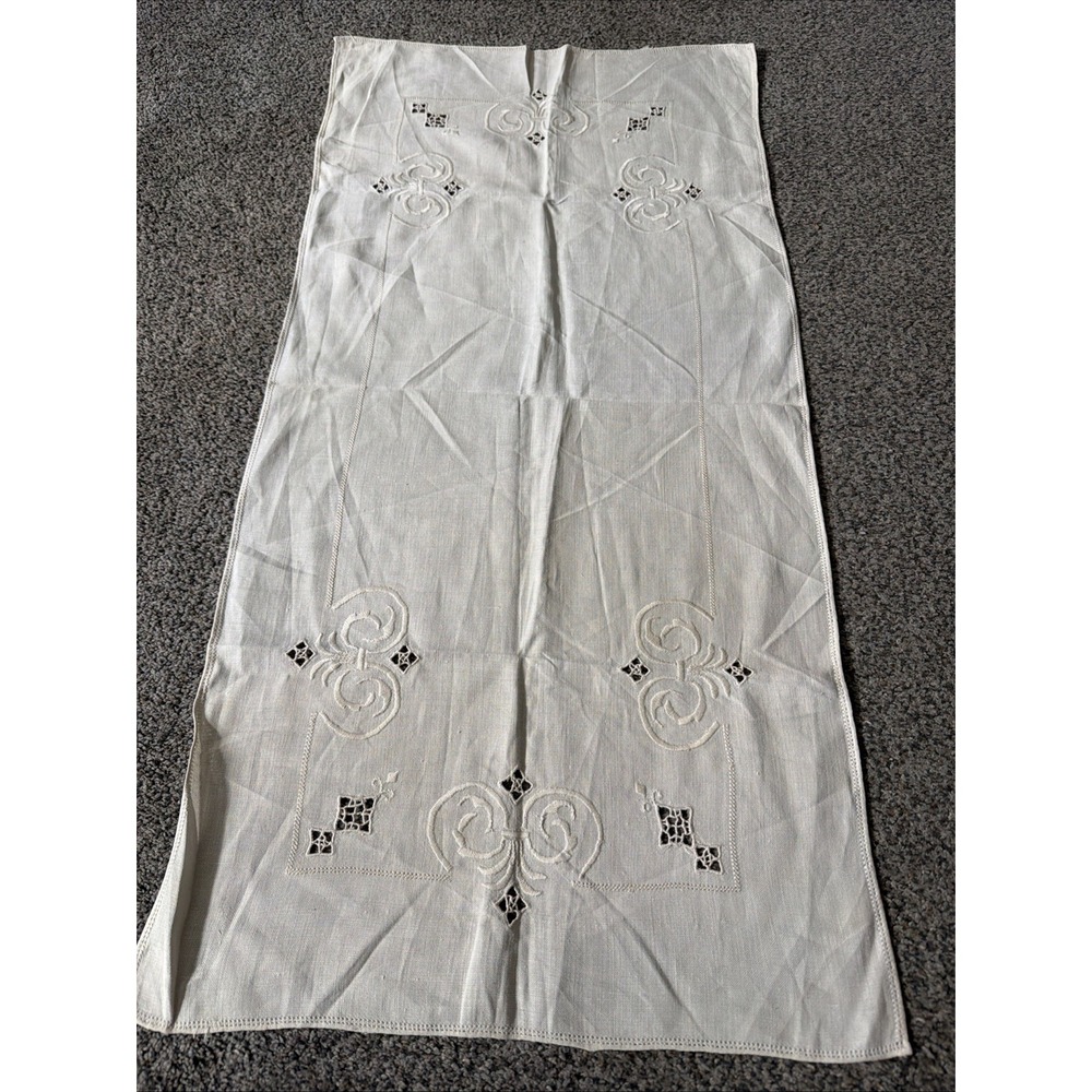 Vtg Embroidered Table Runner With Cut Outs 16.5" By 33" Ivory Linen